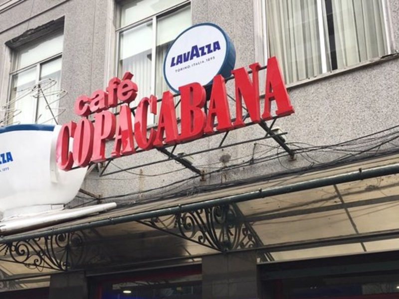 Letrero de Café Copacabana.