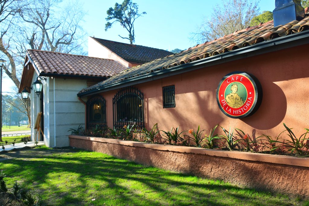 Frontis del Café de la Historia en Concepción.